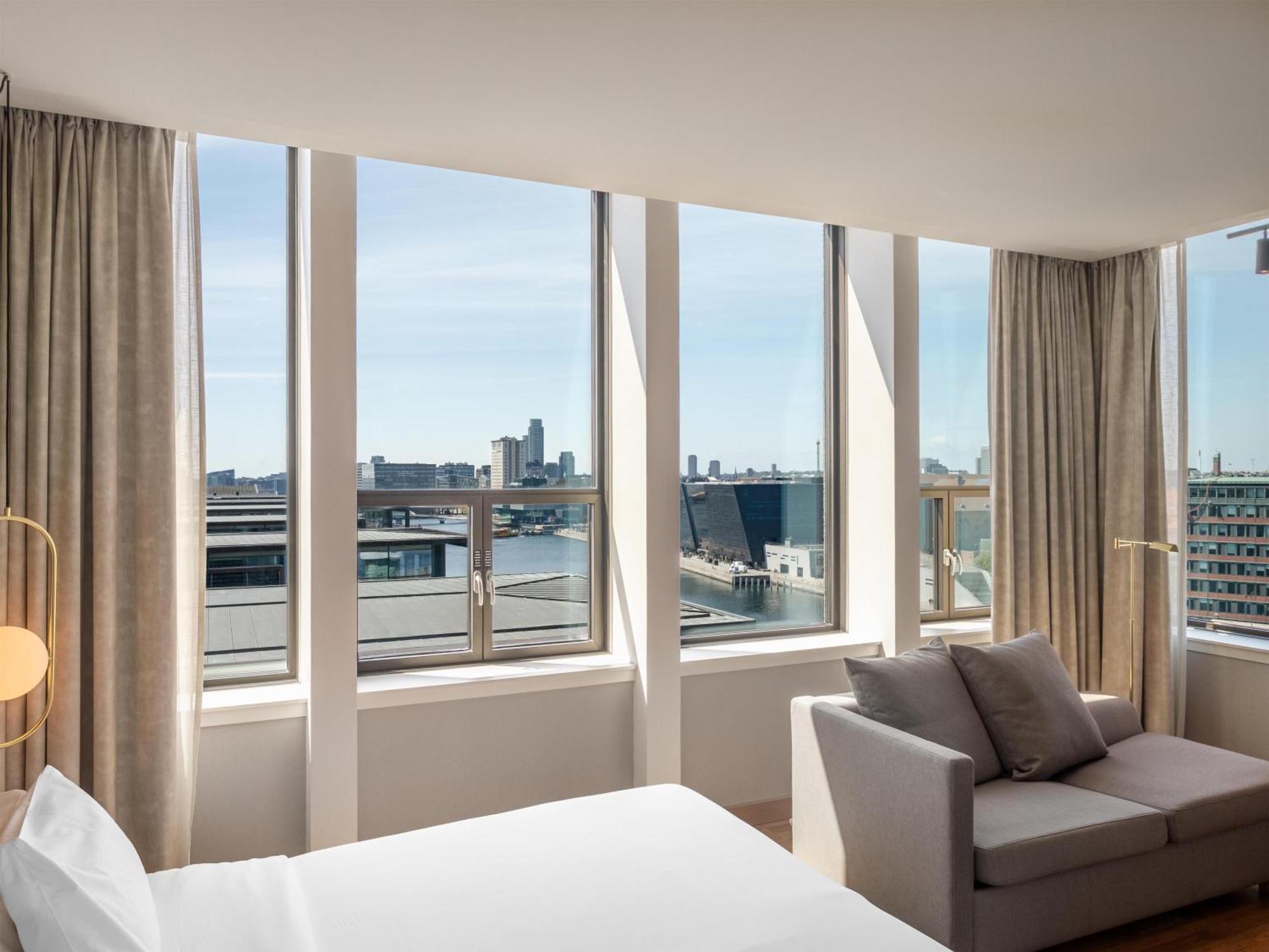 Junior Waterfront Suite View Extra Bed